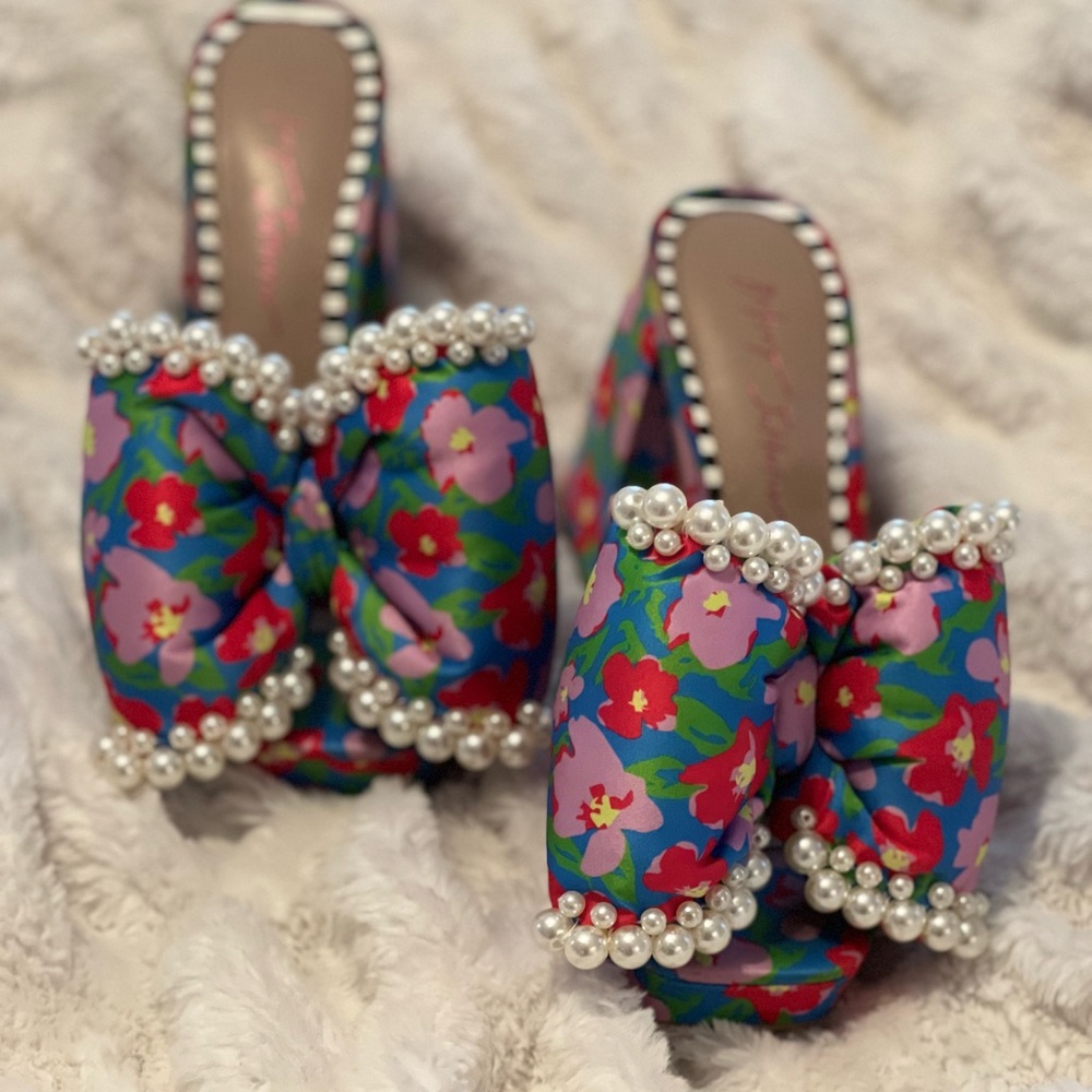 Betsy Johnson floral platform heel Bow